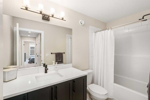 915 Crestridge Common Sw, Calgary, AB - Indoor Photo Showing Bathroom