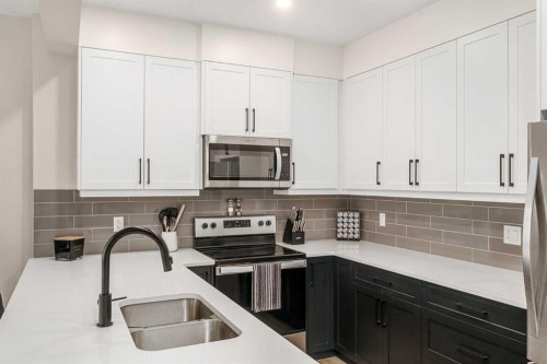 915 Crestridge Common Sw, Calgary, AB - Indoor Photo Showing Kitchen With Double Sink With Upgraded Kitchen