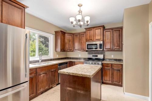 911 80 Avenue Sw, Calgary, AB - Indoor Photo Showing Kitchen With Double Sink