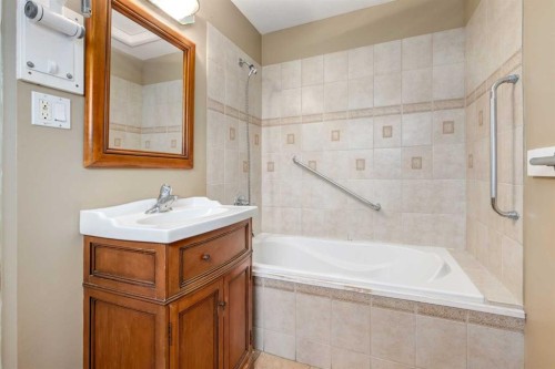 911 80 Avenue Sw, Calgary, AB - Indoor Photo Showing Bathroom