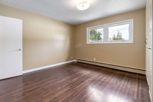 911 80 Avenue Sw, Calgary, AB - Indoor Photo Showing Other Room