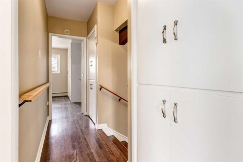 911 80 Avenue Sw, Calgary, AB - Indoor Photo Showing Other Room