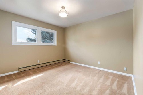 911 80 Avenue Sw, Calgary, AB - Indoor Photo Showing Other Room