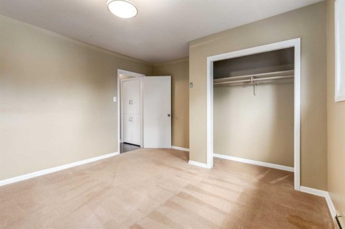 911 80 Avenue Sw, Calgary, AB - Indoor Photo Showing Other Room