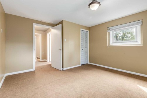 911 80 Avenue Sw, Calgary, AB - Indoor Photo Showing Other Room
