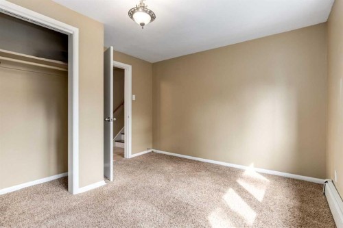 911 80 Avenue Sw, Calgary, AB - Indoor Photo Showing Other Room