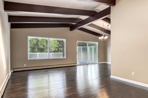 911 80 Avenue Sw, Calgary, AB - Indoor Photo Showing Other Room