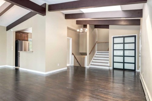 911 80 Avenue Sw, Calgary, AB - Indoor Photo Showing Other Room