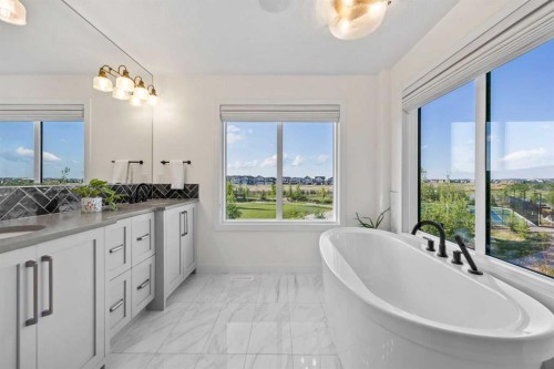 656 Bayview Way Sw, Airdrie, AB - Indoor Photo Showing Bathroom