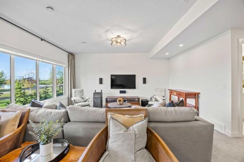 656 Bayview Way Sw, Airdrie, AB - Indoor Photo Showing Living Room