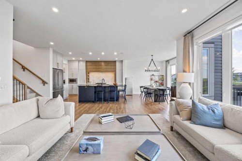 656 Bayview Way Sw, Airdrie, AB - Indoor Photo Showing Living Room