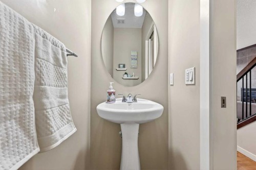 401 Mahogany Court Se, Calgary, AB - Indoor Photo Showing Bathroom