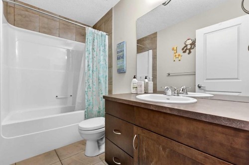 401 Mahogany Court Se, Calgary, AB - Indoor Photo Showing Bathroom