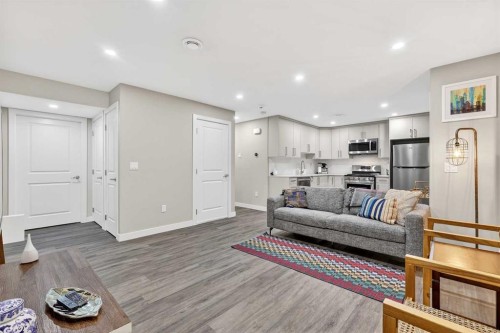 401 Mahogany Court Se, Calgary, AB - Indoor Photo Showing Living Room