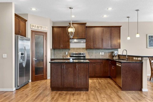 401 Mahogany Court Se, Calgary, AB - Indoor Photo Showing Kitchen
