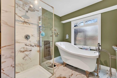80 Oakmount Way Sw, Calgary, AB - Indoor Photo Showing Bathroom