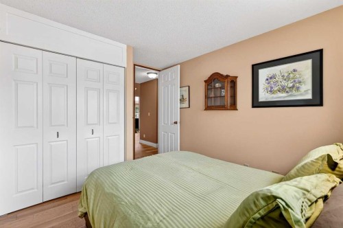 80 Oakmount Way Sw, Calgary, AB - Indoor Photo Showing Bedroom
