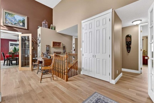 80 Oakmount Way Sw, Calgary, AB - Indoor Photo Showing Other Room
