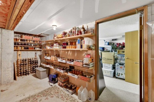 80 Oakmount Way Sw, Calgary, AB - Indoor Photo Showing Other Room