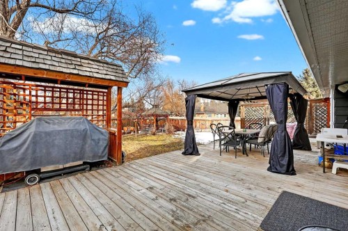 80 Oakmount Way Sw, Calgary, AB - Outdoor With Deck Patio Veranda