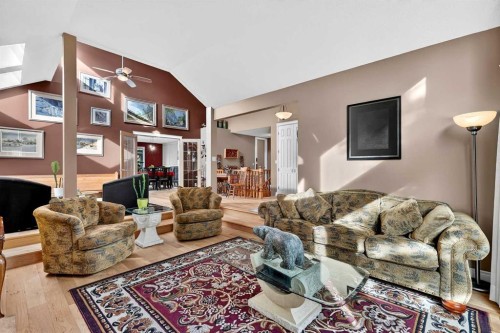 80 Oakmount Way Sw, Calgary, AB - Indoor Photo Showing Living Room
