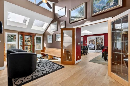 80 Oakmount Way Sw, Calgary, AB - Indoor Photo Showing Other Room