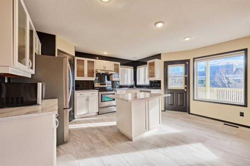131 Arbour Wood Close Nw, Calgary, AB - Indoor Photo Showing Kitchen