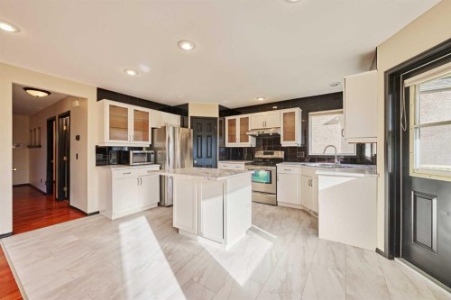 131 Arbour Wood Close Nw, Calgary, AB - Indoor Photo Showing Kitchen