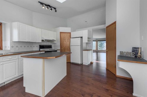 137 Arbour Ridge Heights Nw, Calgary, AB - Indoor Photo Showing Kitchen