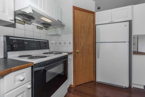 137 Arbour Ridge Heights Nw, Calgary, AB - Indoor Photo Showing Kitchen