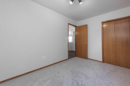 137 Arbour Ridge Heights Nw, Calgary, AB - Indoor Photo Showing Other Room