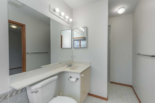 137 Arbour Ridge Heights Nw, Calgary, AB - Indoor Photo Showing Bathroom