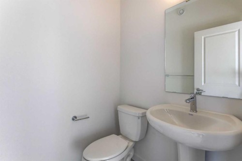 37 Setonvista Gate Se, Calgary, AB - Indoor Photo Showing Bathroom