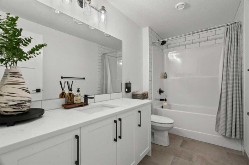 116 Ranchers View, Okotoks, AB - Indoor Photo Showing Bathroom