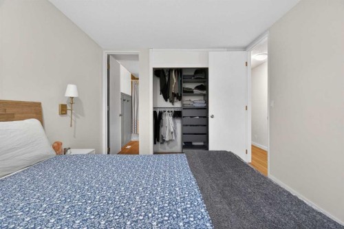 10 Deer Lane Bay Se, Calgary, AB - Indoor Photo Showing Bedroom