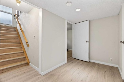 10 Deer Lane Bay Se, Calgary, AB - Indoor Photo Showing Other Room