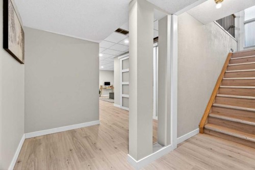 10 Deer Lane Bay Se, Calgary, AB - Indoor Photo Showing Other Room