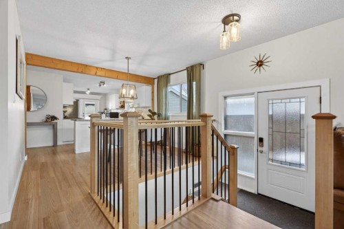 10 Deer Lane Bay Se, Calgary, AB - Indoor Photo Showing Other Room