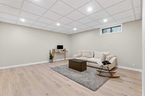 10 Deer Lane Bay Se, Calgary, AB - Indoor