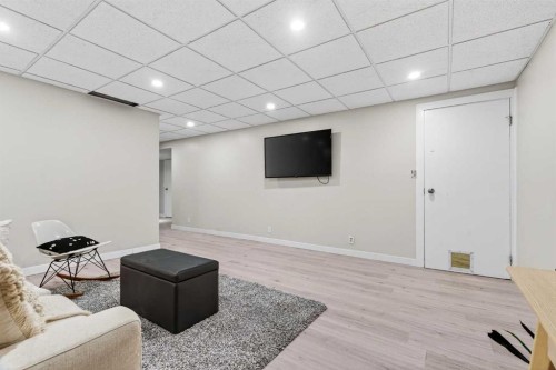 10 Deer Lane Bay Se, Calgary, AB - Indoor