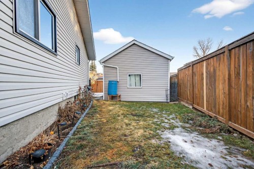 10 Deer Lane Bay Se, Calgary, AB - Outdoor With Exterior