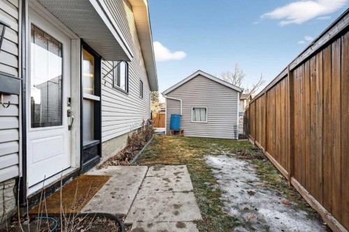 10 Deer Lane Bay Se, Calgary, AB - Outdoor With Exterior