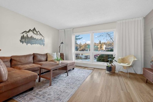 10 Deer Lane Bay Se, Calgary, AB - Indoor Photo Showing Living Room