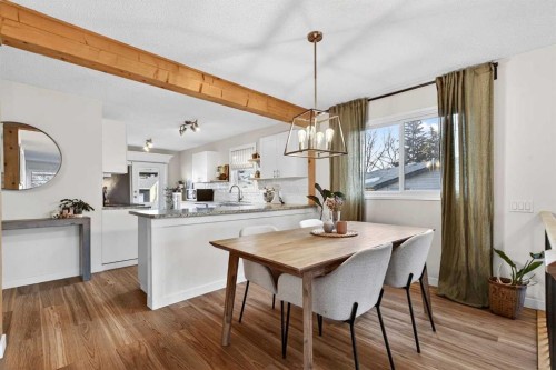 10 Deer Lane Bay Se, Calgary, AB - Indoor Photo Showing Other Room