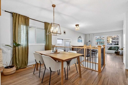 10 Deer Lane Bay Se, Calgary, AB - Indoor Photo Showing Dining Room