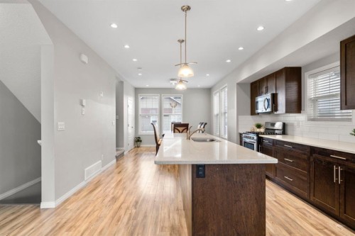 2001-280 Williamstown Close Nw, Airdrie, AB - Indoor Photo Showing Kitchen With Upgraded Kitchen