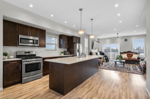 2001-280 Williamstown Close Nw, Airdrie, AB - Indoor Photo Showing Kitchen With Stainless Steel Kitchen With Upgraded Kitchen
