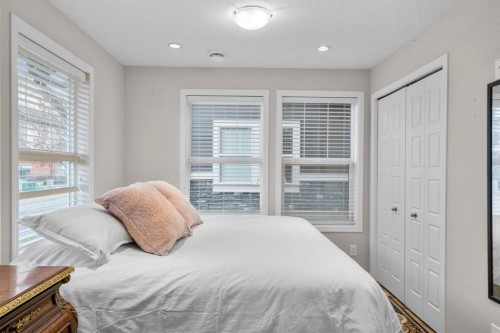 2001-280 Williamstown Close Nw, Airdrie, AB - Indoor Photo Showing Bedroom
