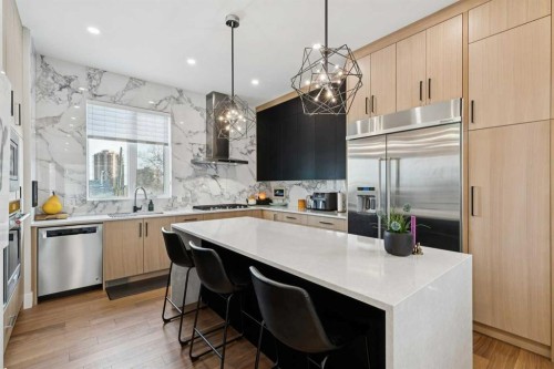 60 Havenhurst Crescent Sw, Calgary, AB - Indoor Photo Showing Kitchen With Upgraded Kitchen