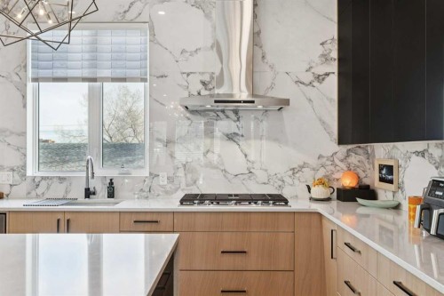 60 Havenhurst Crescent Sw, Calgary, AB - Indoor Photo Showing Kitchen With Upgraded Kitchen